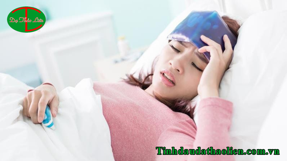 Vi&ecirc;m họng k&egrave;m sốt